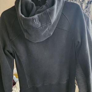 Black full zip lululemon scuba size 8 no flaws!!